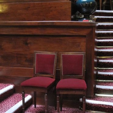 Chaises des huissiers du Sénat