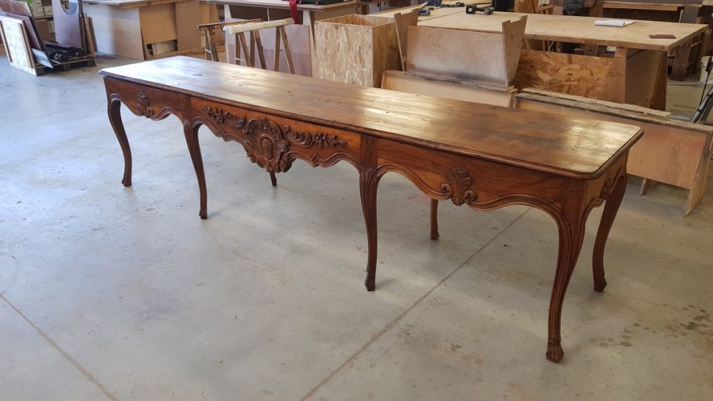 Grande table en console d'époque Régence